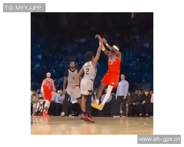 SGA巧妙造犯规杜兰特误判起跳时机展现篮球智慧 SGA巧妙造犯规杜兰特误判起跳时机展现篮球智慧