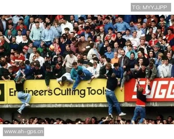 吉滕斯分享英格兰U21队友间的UNO游戏乐趣期待在欧洲杯中取得胜利 吉滕斯分享英格兰U21队友间的UNO游戏乐趣期待在欧洲杯中取得胜利